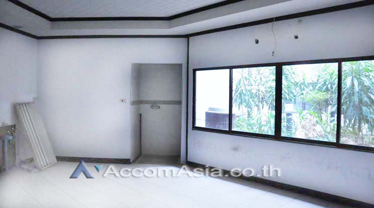 7  Apartment For Rent in Sukhumvit ,Bangkok BTS Nana at Perfect for Pet lovers Apartment, near NIST Intl AA10558